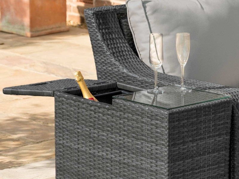 rattan table with ice bucket